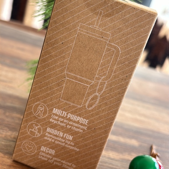 Stanley Ornament/Holder Keychain - Picture 3 of 5